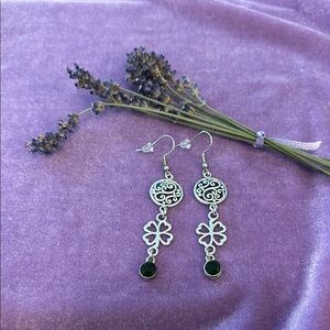 💜💜💜 3/$30 Elegant Emerald Green Gemstone with Four Leaf Clover. E55 🍀